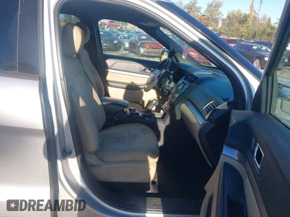 2017 Ford Explorer z VIN 1FM5K8B88HGC82369, wystawiony jako IAAI lot #43527712 z przebiegiem 253 490 mil mil oraz . Historia ofert i sprzedaży dostępna na DreamBid. Obrazek 5.