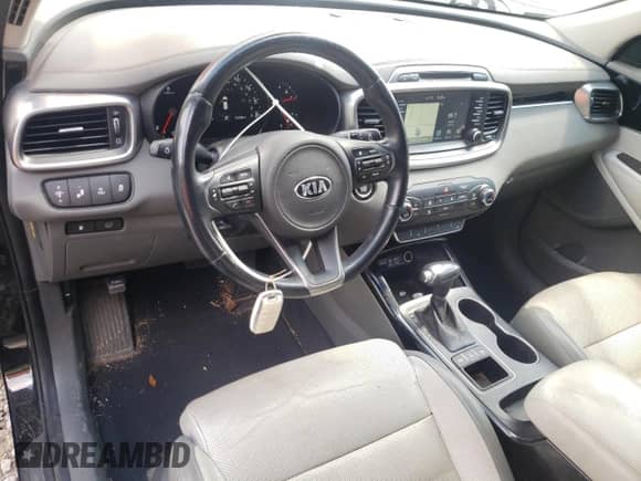 2016 Kia Sorento SX с VIN 5XYPKDA54GG127798, выставлен на аукционе Copart как лот 65968035 с пробегом 61 268 миль миль и Списание • Salvage title. История ставок и продаж доступна на DreamBid. Изображение 8.