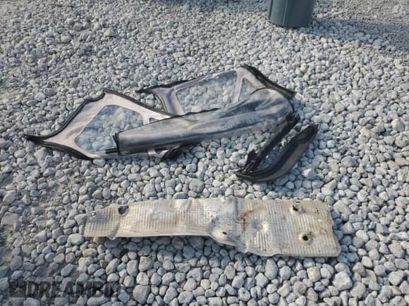 2000 Jeep Wrangler Sport z VIN 1J4FA49S6YP795653, wystawiony jako Copart lot #67831125 z przebiegiem 213 754 mil mil oraz Czysty tytuł • Clean title. Historia ofert i sprzedaży dostępna na DreamBid. Obrazek 12.