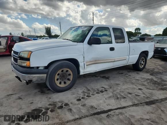 2006 Chevrolet Silverado 1500 LS with VIN 1GCEC19X56Z135336, listed as a Copart auction lot 81968465 with 322,264 mi miles and Clean title. Bid and sale history available at DreamBid. Image 1.