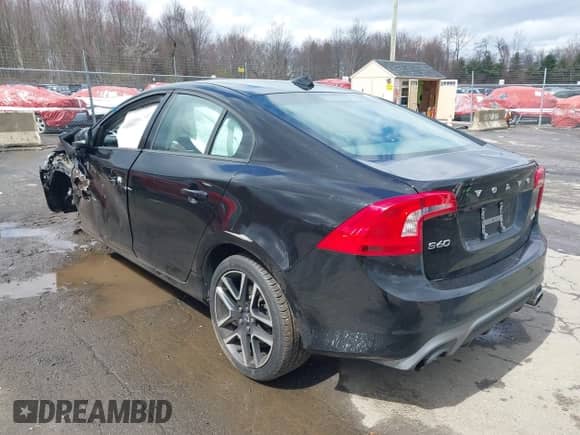 2018 Volvo S60 Dynamic с VIN YV140MTLXJ2459745, выставлен на аукционе IAAI как лот 41988052 с пробегом 133 268 миль миль и . История ставок и продаж доступна на DreamBid. Изображение 3.