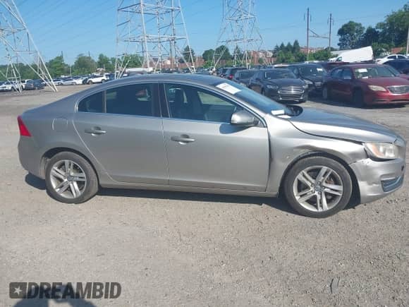 2015 Volvo S60 T5 Premier с VIN YV1612TK7F1351761, выставлен на аукционе IAAI как лот 42582359 с пробегом 138 659 миль миль и . История ставок и продаж доступна на DreamBid. Изображение 14.