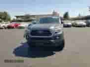 2018 Toyota Tacoma SR5 z VIN 3TMAZ5CN0JM059076, wystawiony jako Copart lot #71305965 z przebiegiem 80 502 mil mil oraz Szkoda całkowita • Salvage title. Historia ofert i sprzedaży dostępna na DreamBid. Obrazek 13.
