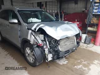 2018 Kia Sorento LX z VIN 5XYPG4A32JG374681, wystawiony jako IAAI lot #42434726 z przebiegiem 109 283 mil mil oraz . Historia ofert i sprzedaży dostępna na DreamBid. Obrazek 1.