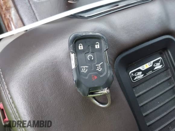 2015 Chevrolet Suburban LTZ с VIN 1GNSCKKC7FR638020, выставлен на аукционе IAAI как лот 42444271 с пробегом 117 670 миль миль и . История ставок и продаж доступна на DreamBid. Изображение 11.