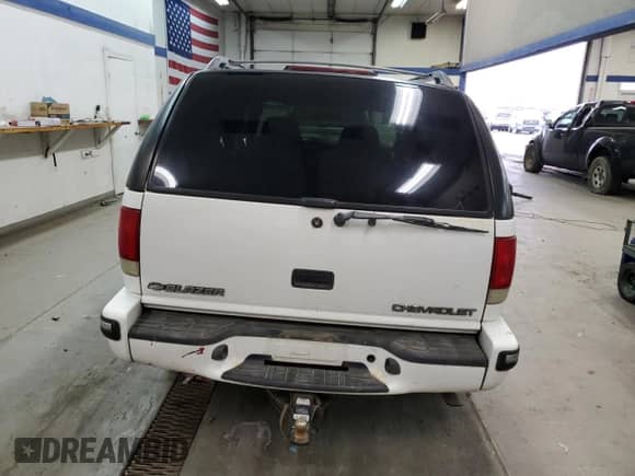 1998 Chevrolet Blazer LT z VIN 1GNDT13W4W2161227, wystawiony jako Copart lot #82557684 z przebiegiem Nie podano mil oraz Szkoda całkowita • Salvage title. Historia ofert i sprzedaży dostępna na DreamBid. Obrazek 6.