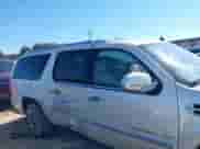 2011 Cadillac Escalade ESV Premium z VIN 1GYS4JEF1BR154922, wystawiony jako IAAI lot #41487239 z przebiegiem 154 979 mil mil oraz . Historia ofert i sprzedaży dostępna na DreamBid. Obrazek 13.