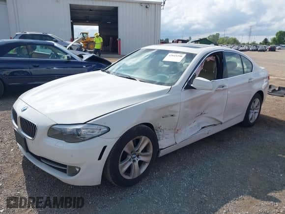 2011 BMW 5 Series 528i z VIN WBAFR1C52BC741052, wystawiony jako IAAI lot #42845290 z przebiegiem 114 049 mil mil oraz . Historia ofert i sprzedaży dostępna na DreamBid. Obrazek 17.