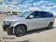 2017 Dodge Grand Caravan SE z VIN 2C4RDGBG0HR550184, wystawiony jako Copart lot #81712195 z przebiegiem 89 256 mil mil oraz Szkoda całkowita • Salvage title. Historia ofert i sprzedaży dostępna na DreamBid. Obrazek 1.