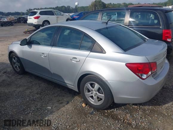 2012 Chevrolet Cruze 1LT z VIN 1G1PF5SC5C7358328, wystawiony jako IAAI lot #43322209 z przebiegiem 121 450 mil mil oraz . Historia ofert i sprzedaży dostępna na DreamBid. Obrazek 3.