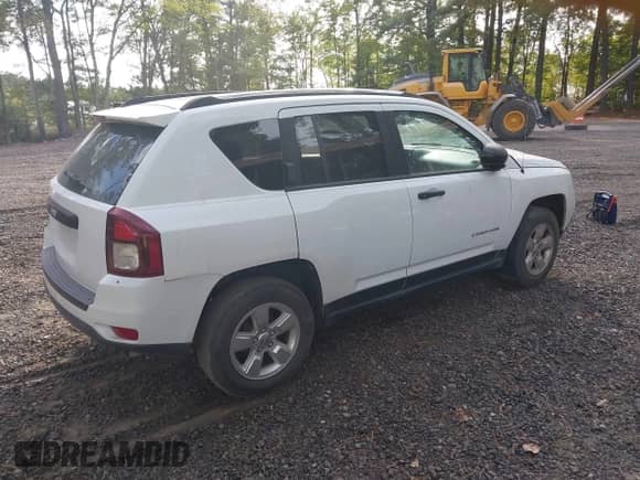2014 Jeep Compass Sport with VIN 1C4NJCBA0ED887710, listed as a IAAI auction lot 43410841 with 127,978 mi miles and . Bid and sale history available at DreamBid. Image 4.