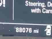 2021 Chevrolet Malibu LT z VIN 1G1ZD5ST2MF062043, wystawiony jako IAAI lot #43236521 z przebiegiem 88 076 mil mil oraz . Historia ofert i sprzedaży dostępna na DreamBid. Obrazek 16.