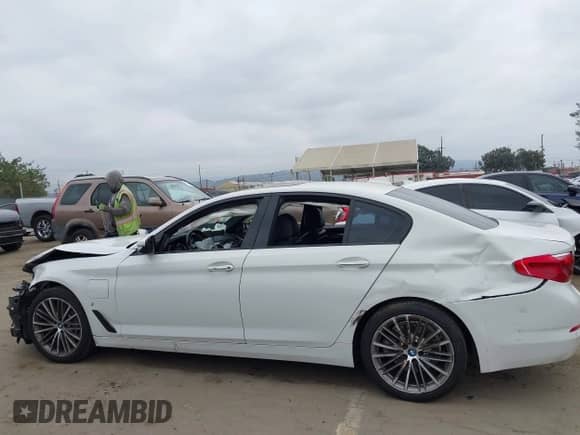 2018 BMW 5 Series 530e with VIN WBAJA9C58JB034140, listed as a IAAI auction lot 42778931 with 98,059 mi miles and . Bid and sale history available at DreamBid. Image 14.