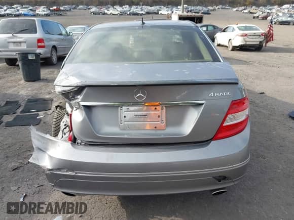 2011 Mercedes-Benz C 300 Sport z VIN WDDGF8BB8BR142823, wystawiony jako IAAI lot #43254470 z przebiegiem 88 458 mil mil oraz . Historia ofert i sprzedaży dostępna na DreamBid. Obrazek 16.