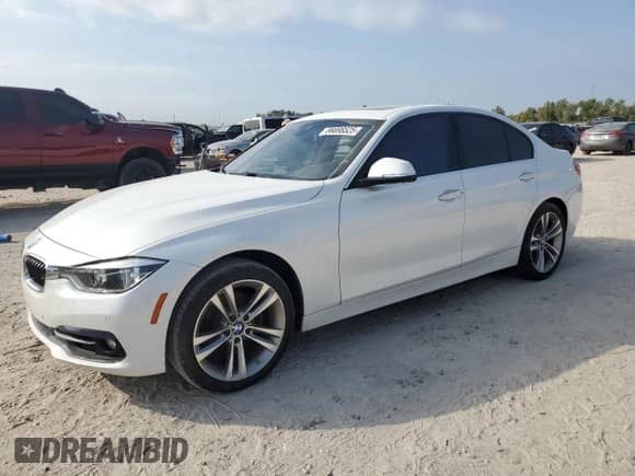 2018 BMW 3 Series 330i z VIN WBA8B9G53JNU97498, wystawiony jako Copart lot #86698525 z przebiegiem 84 952 mil mil oraz Szkoda całkowita • Salvage title. Historia ofert i sprzedaży dostępna na DreamBid. Obrazek 1.