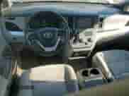 2017 Toyota Sienna LE Auto Access Seat z VIN 5TDKZ3DC1HS898153, wystawiony jako Copart lot #80461285 z przebiegiem 135 733 mil mil oraz Szkoda całkowita • Salvage title. Historia ofert i sprzedaży dostępna na DreamBid. Obrazek 8.