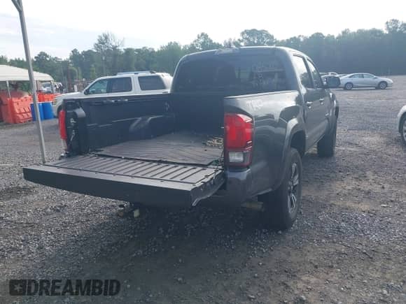 2019 Toyota Tacoma SR5 с VIN 3TMAZ5CNXKM085203, выставлен на аукционе IAAI как лот 42692521 с пробегом 190 094 миль миль и . История ставок и продаж доступна на DreamBid. Изображение 4.