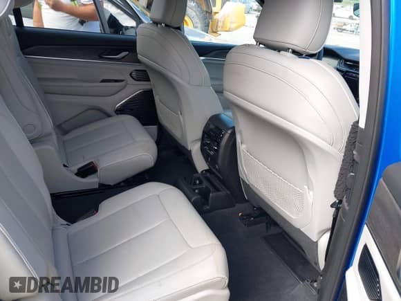 2023 Jeep Grand Cherokee Overland с VIN 1C4RJJDGXP8746114, выставлен на аукционе IAAI как лот 41972003 с пробегом 13 510 миль миль и . История ставок и продаж доступна на DreamBid. Изображение 8.