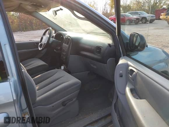 2005 Dodge Caravan SXT with VIN 2D4GP44L45R431950, listed as a IAAI auction lot 43445864 with 135,324 mi miles and . Bid and sale history available at DreamBid. Image 5.