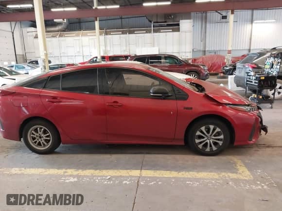 2018 Toyota Prius Plus z VIN JTDKARFP5J3077221, wystawiony jako IAAI lot #42544838 z przebiegiem 84 902 mil mil oraz . Historia ofert i sprzedaży dostępna na DreamBid. Obrazek 14.