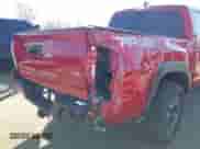 2021 Toyota Tacoma SR z VIN 5TFCZ5AN0MX262902, wystawiony jako IAAI lot #43535009 z przebiegiem 70 926 mil mil oraz . Historia ofert i sprzedaży dostępna na DreamBid. Obrazek 18.