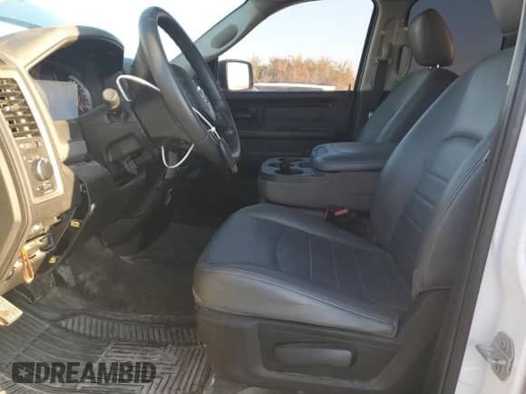 2019 Ram 1500 Express z VIN 1C6RR6FG5KS644290, wystawiony jako Copart lot #72693054 z przebiegiem 126 879 mil mil oraz Szkoda całkowita • Salvage title. Historia ofert i sprzedaży dostępna na DreamBid. Obrazek 7.