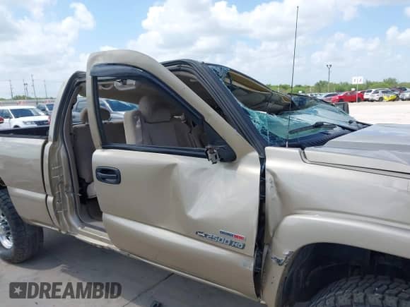 2004 Chevrolet Silverado 2500HD LS with VIN 1GCHK29204E287796, listed as a IAAI auction lot 42839864 with 176,186 mi miles and . Bid and sale history available at DreamBid. Image 13.