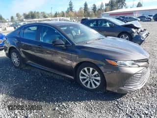 2019 Toyota Camry SE z VIN 4T1B11HK3KU188960, wystawiony jako IAAI lot #43407403 z przebiegiem 97 496 mil mil oraz . Historia ofert i sprzedaży dostępna na DreamBid. Obrazek 1.