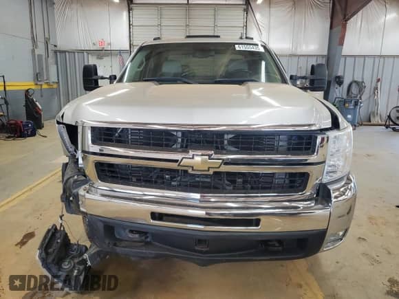 2008 Chevrolet Silverado 3500HD DRW LTZ с VIN 1GCJK33688F164962, выставлен на аукционе Copart как лот 61555435 с пробегом 98 044 миль миль и Списание • Salvage title. История ставок и продаж доступна на DreamBid. Изображение 5.