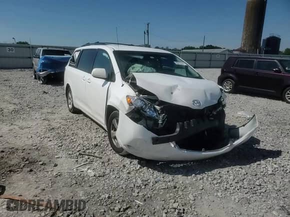 2014 Toyota Sienna LE AAS with VIN 5TDKK3DC5ES480016, listed as a Copart auction lot 70772115 with 164,920 mi miles and Salvage title. Bid and sale history available at DreamBid. Image 15.