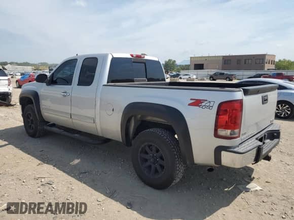 2010 GMC Sierra 1500 SLE z VIN 1GTSKVE38AZ281299, wystawiony jako Copart lot #68891555 z przebiegiem 202 105 mil mil oraz Szkoda całkowita • Salvage title. Historia ofert i sprzedaży dostępna na DreamBid. Obrazek 2.