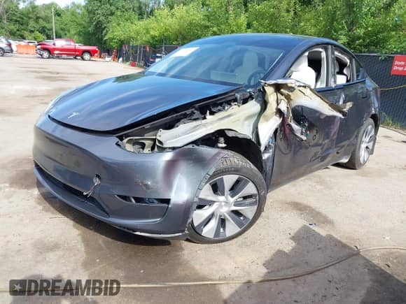 2023 Tesla Model Y Long Range z VIN 7SAYGAEE8PF880355, wystawiony jako IAAI lot #42635761 z przebiegiem 57 442 mil mil oraz . Historia ofert i sprzedaży dostępna na DreamBid. Obrazek 20.