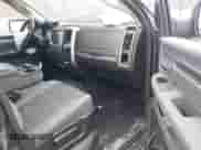 2019 Ram 1500 Big Horn z VIN 1C6RR7LT4KS708231, wystawiony jako IAAI lot #41149485 z przebiegiem 69 576 mil mil oraz . Historia ofert i sprzedaży dostępna na DreamBid. Obrazek 5.