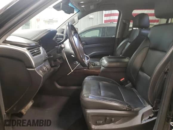 2019 Chevrolet Tahoe LT с VIN 1GNSKBKCXKR398197, выставлен на аукционе Copart как лот 70944045 с пробегом 136 584 миль миль и Списание • Salvage title. История ставок и продаж доступна на DreamBid. Изображение 7.