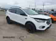 2018 Ford Escape SE с VIN 1FMCU9GD7JUB80405, выставлен на аукционе IAAI как лот 43071243 с пробегом 129 947 миль миль и . История ставок и продаж доступна на DreamBid. Изображение 1.