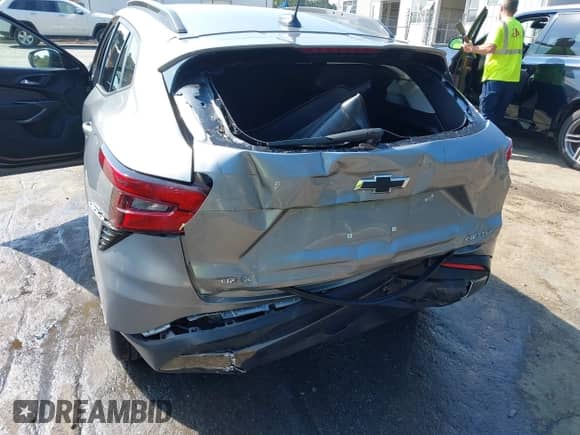 2024 Chevrolet Trax ACTIV z VIN KL77LKE21RC196972, wystawiony jako IAAI lot #43302661 z przebiegiem 17 280 mil mil oraz . Historia ofert i sprzedaży dostępna na DreamBid. Obrazek 6.