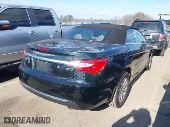 2014 Chrysler 200 Touring z VIN 1C3BCBEG7EN127389, wystawiony jako IAAI lot #41430522 z przebiegiem 121 491 mil mil oraz . Historia ofert i sprzedaży dostępna na DreamBid. Obrazek 4.