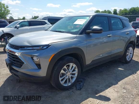 2024 Chevrolet TrailBlazer LS z VIN KL79MNSL9RB038051, wystawiony jako IAAI lot #42780037 z przebiegiem 31 610 mil mil oraz . Historia ofert i sprzedaży dostępna na DreamBid. Obrazek 18.