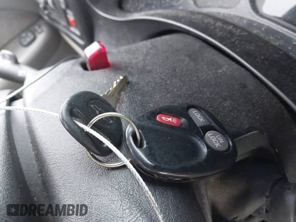 1999 Chevrolet Silverado 1500 LS z VIN 1GCEK14T4XZ200041, wystawiony jako IAAI lot #41475530 z przebiegiem 228 939 mil mil oraz . Historia ofert i sprzedaży dostępna na DreamBid. Obrazek 11.