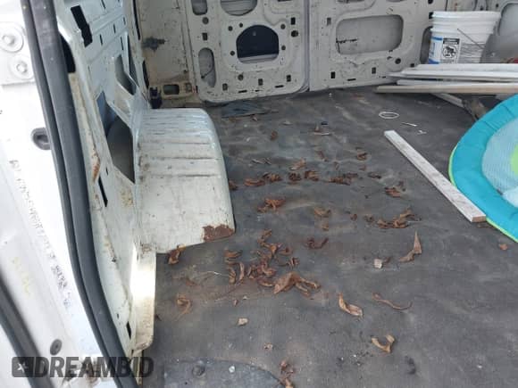 2004 Ford Econoline Cargo z VIN 1FTNE24W64HA83040, wystawiony jako IAAI lot #41341372 z przebiegiem Nie podano mil oraz . Historia ofert i sprzedaży dostępna na DreamBid. Obrazek 8.