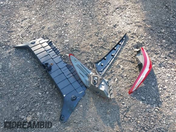 2015 Toyota Camry SE z VIN 4T1BF1FK8FU902401, wystawiony jako IAAI lot #43374452 z przebiegiem 103 323 mil mil oraz . Historia ofert i sprzedaży dostępna na DreamBid. Obrazek 12.