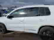 2017 Volkswagen Tiguan Sport с VIN WVGUV7AX8HW509698, выставлен на аукционе IAAI как лот 41705583 с пробегом 41 916 миль миль и . История ставок и продаж доступна на DreamBid. Изображение 15.