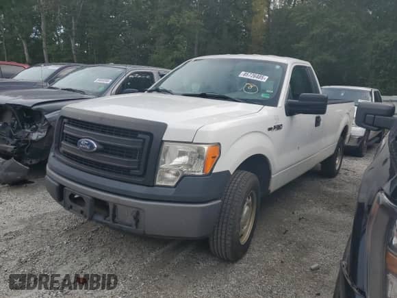 2013 Ford F-150 XL with VIN 1FTMF1CM1DKE42686, listed as a Copart auction lot 85726485 with 233,527 mi miles and Clean title. Bid and sale history available at DreamBid. Image 1.