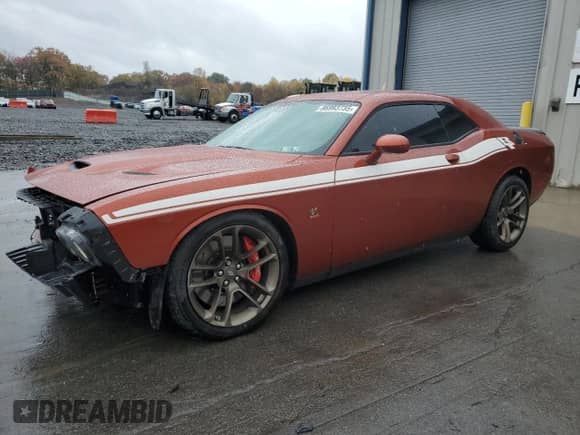 2022 Dodge Challenger R/T Scat Pack Widebody with VIN 2C3CDZFJ6NH211037, listed as a Copart auction lot 86993735 with 5,540 mi miles and Salvage title. Bid and sale history available at DreamBid. Image 1.