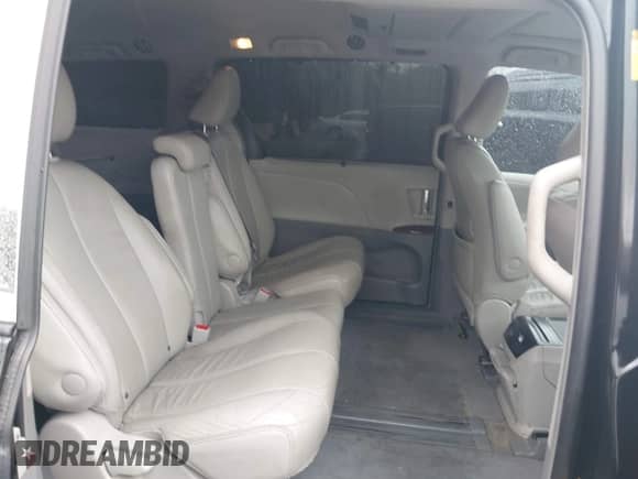 2014 Toyota Sienna XLE z VIN 5TDYK3DC8ES469750, wystawiony jako IAAI lot #43174341 z przebiegiem 109 942 mil mil oraz . Historia ofert i sprzedaży dostępna na DreamBid. Obrazek 8.