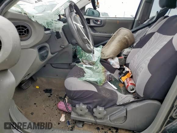 2002 Hyundai Santa Fe GLS с VIN KM8SC13DX2U325878, выставлен на аукционе Copart как лот 60481255 с пробегом 196 686 миль миль и На запчасти • Non repairable. История ставок и продаж доступна на DreamBid. Изображение 7.