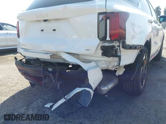 2025 Kia Sorento SX Prestige with VIN KNDRKDJG6S5296538, listed as a IAAI auction lot 41891782 with 8,292 mi miles and . Bid and sale history available at DreamBid. Image 6.