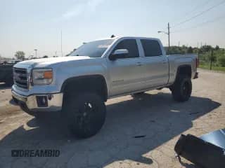 2014 GMC Sierra 1500 SLE z VIN 3GTU2UEC5EG276084, wystawiony jako Copart lot #69399725 z przebiegiem 142 658 mil mil oraz Czysty tytuł • Clean title. Historia ofert i sprzedaży dostępna na DreamBid. Obrazek 1.