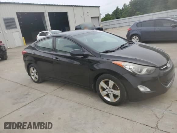 2013 Hyundai Elantra GLS z VIN KMHDH4AE0DU628551, wystawiony jako Copart lot #59375705 z przebiegiem 120 722 mil mil oraz Szkoda całkowita • Salvage title. Historia ofert i sprzedaży dostępna na DreamBid. Obrazek 4.