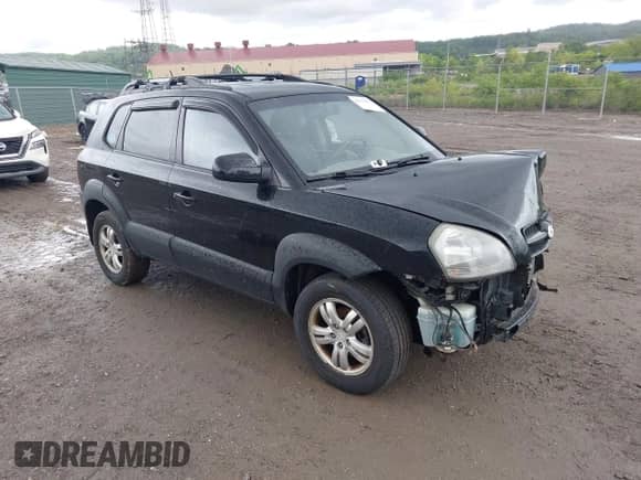 2008 Hyundai Tucson SE with VIN KM8JN72D28U878351, listed as a IAAI auction lot 42333359 with 133,830 mi miles and . Bid and sale history available at DreamBid. Image 1.